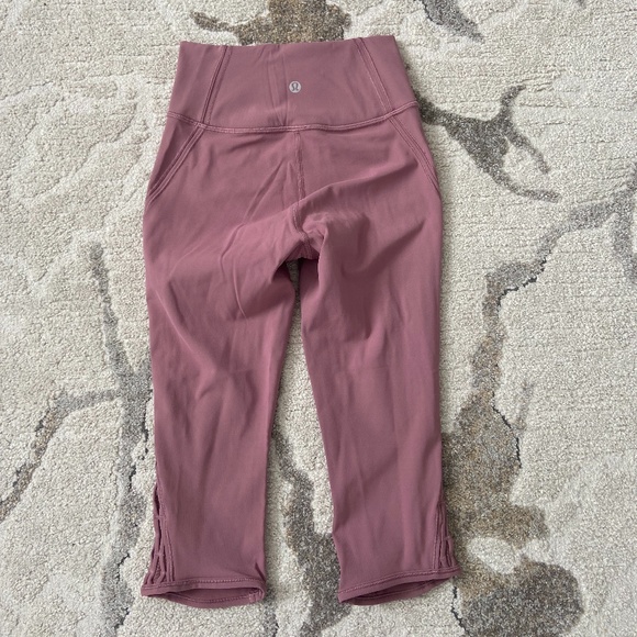 Lululemon // Love Knot Crop 15" // Size 2 - Picture 7 of 8